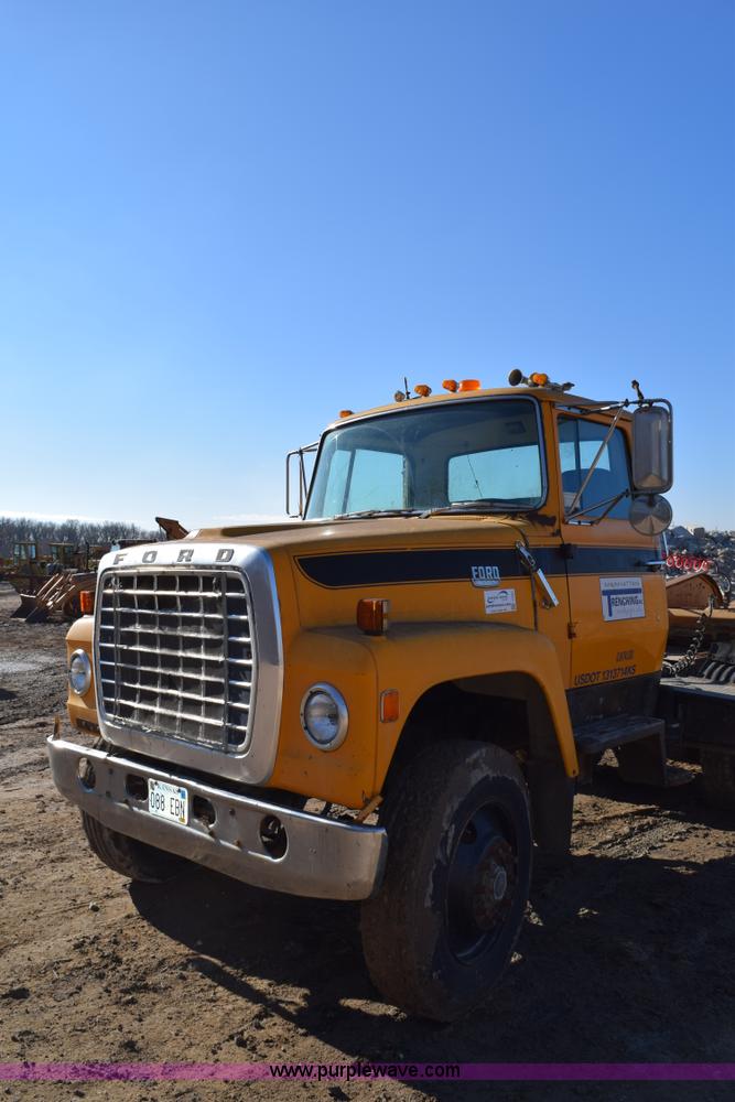 image for item I2367 1980 Ford 9000 semi truck