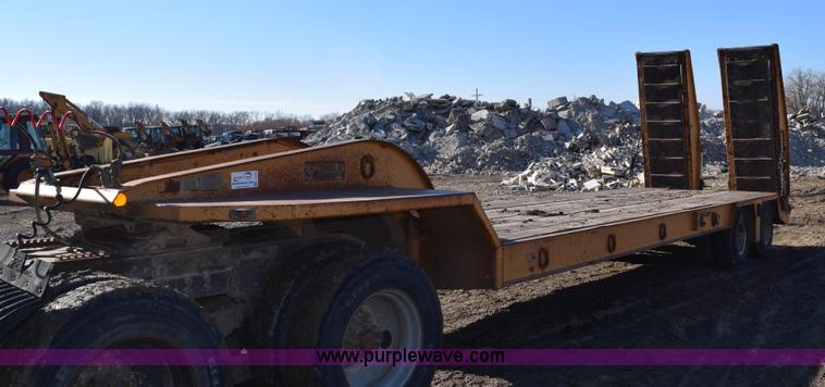 image for item I2368 1982 Phelan WT-25K low boy trailer