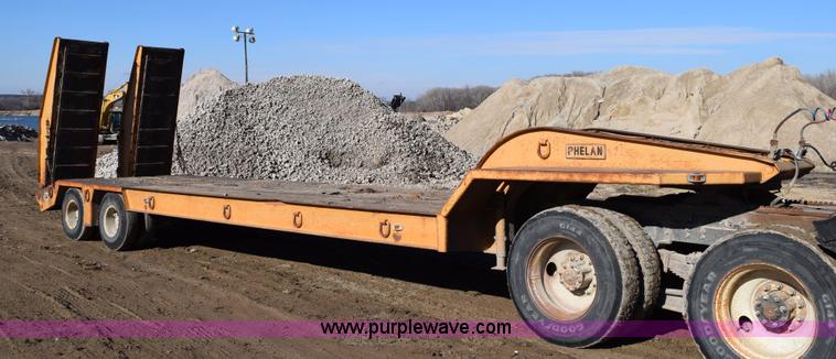 image for item I2368 1982 Phelan WT-25K low boy trailer