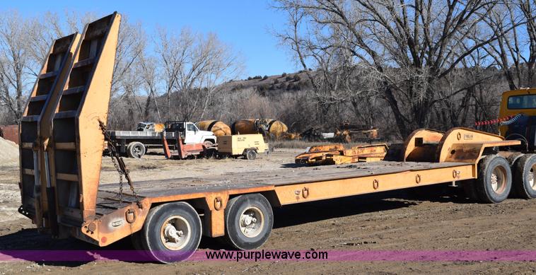 image for item I2368 1982 Phelan WT-25K low boy trailer
