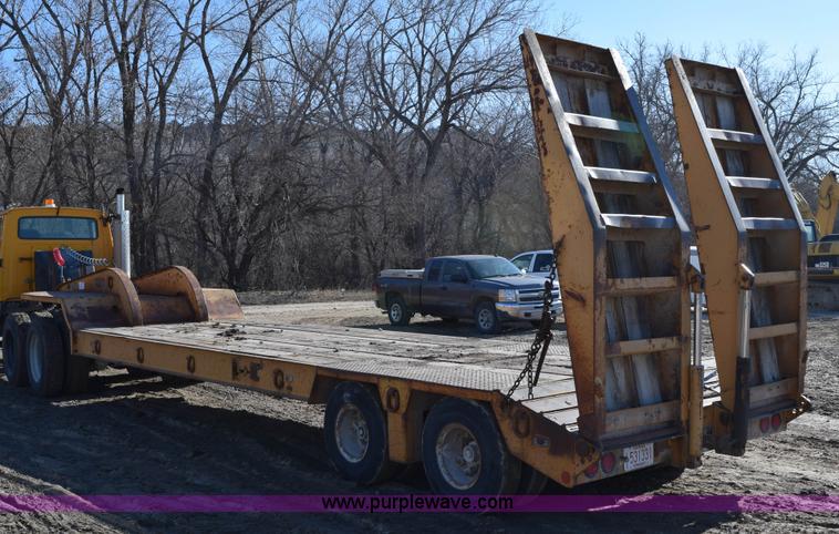 image for item I2368 1982 Phelan WT-25K low boy trailer
