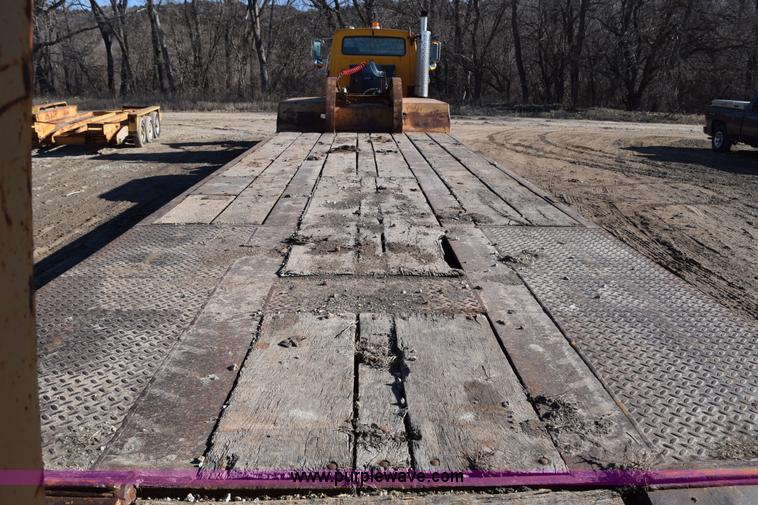 image for item I2368 1982 Phelan WT-25K low boy trailer