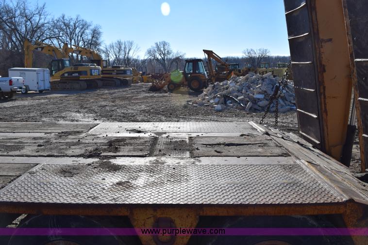 image for item I2368 1982 Phelan WT-25K low boy trailer