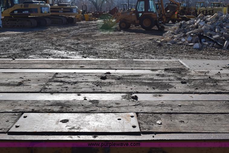 image for item I2368 1982 Phelan WT-25K low boy trailer