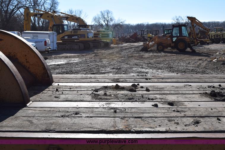 image for item I2368 1982 Phelan WT-25K low boy trailer