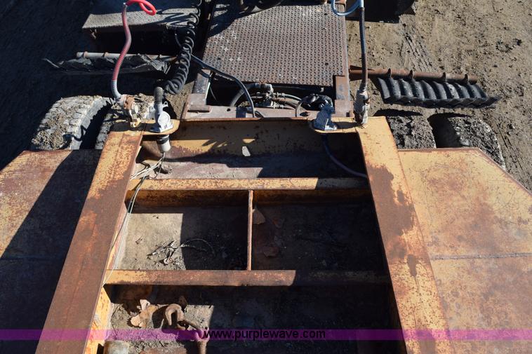 image for item I2368 1982 Phelan WT-25K low boy trailer