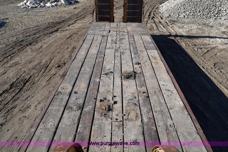 image for item I2368 1982 Phelan WT-25K low boy trailer