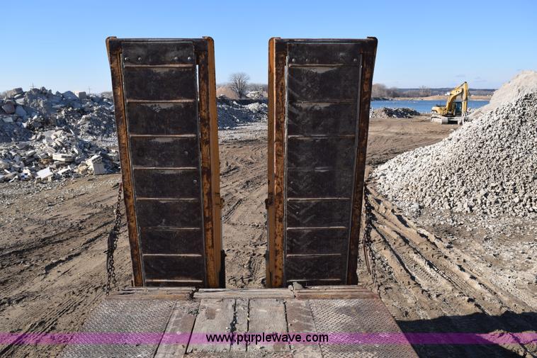 image for item I2368 1982 Phelan WT-25K low boy trailer