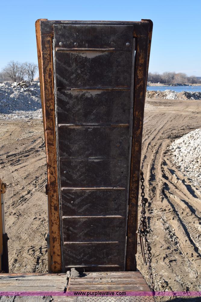 image for item I2368 1982 Phelan WT-25K low boy trailer