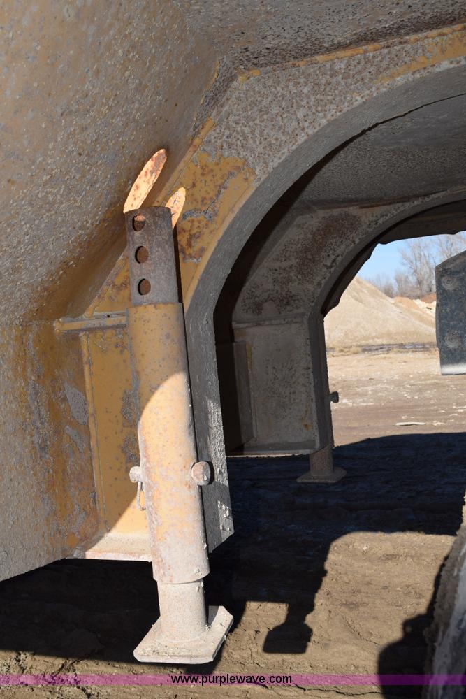 image for item I2368 1982 Phelan WT-25K low boy trailer