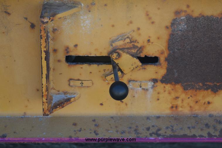 image for item I2368 1982 Phelan WT-25K low boy trailer