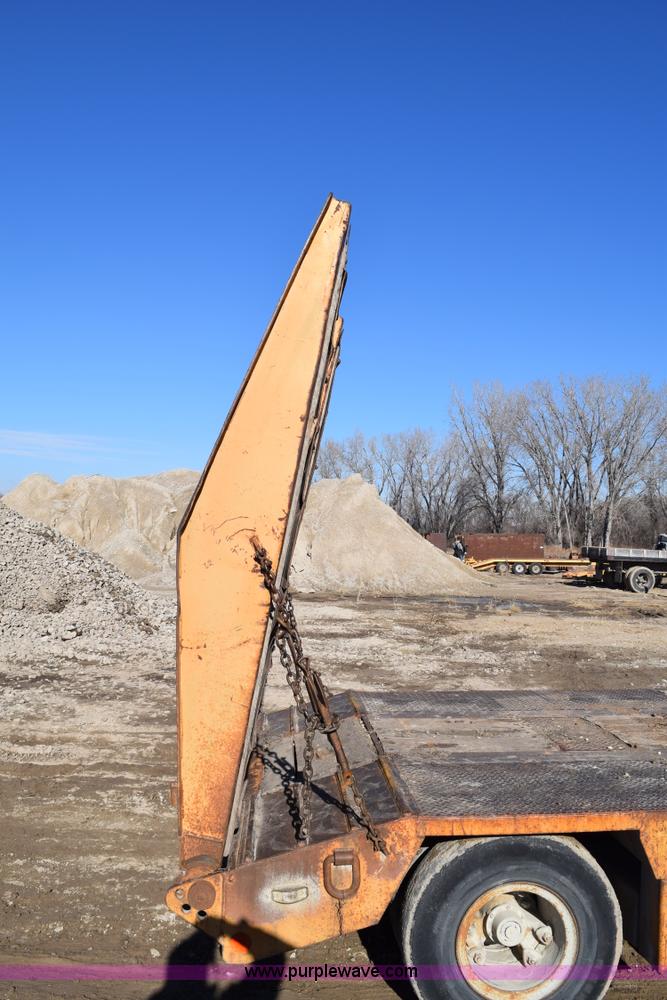 image for item I2368 1982 Phelan WT-25K low boy trailer