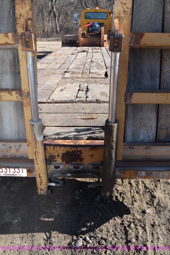 image for item I2368 1982 Phelan WT-25K low boy trailer