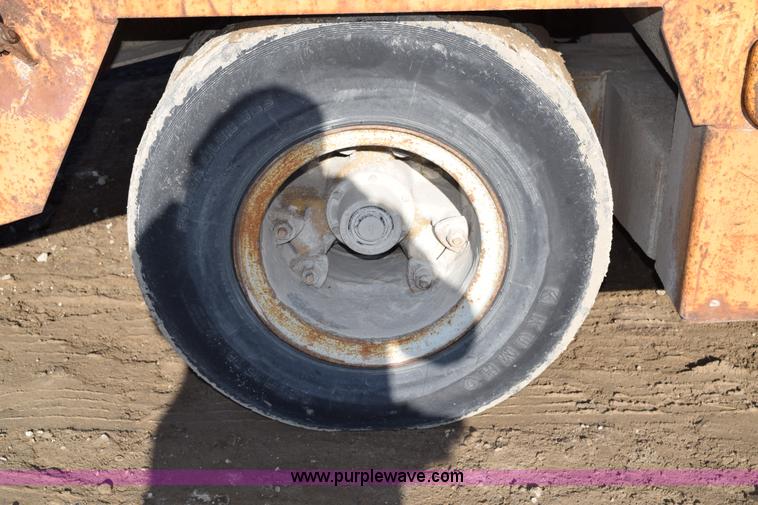 image for item I2368 1982 Phelan WT-25K low boy trailer