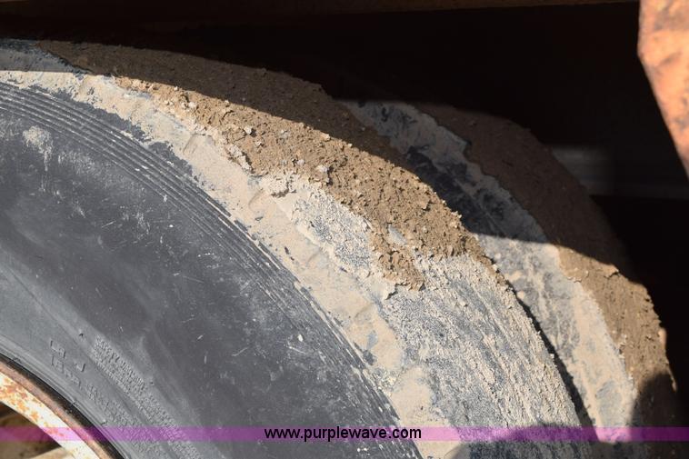 image for item I2368 1982 Phelan WT-25K low boy trailer