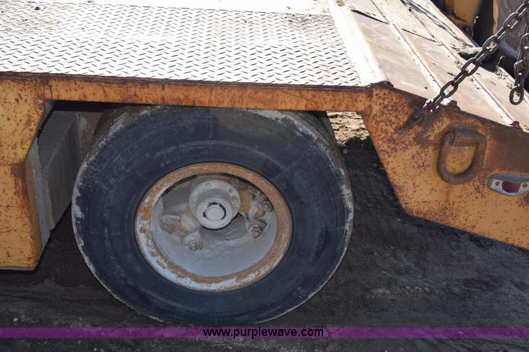 image for item I2368 1982 Phelan WT-25K low boy trailer