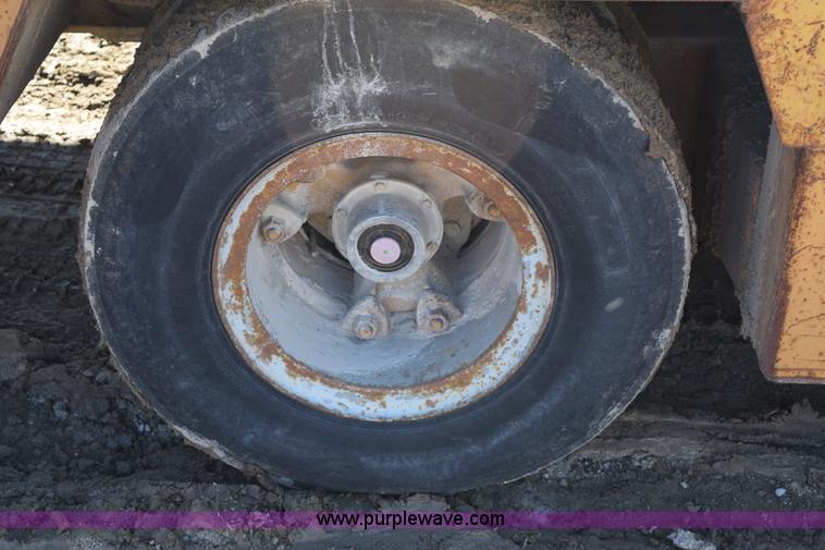 image for item I2368 1982 Phelan WT-25K low boy trailer