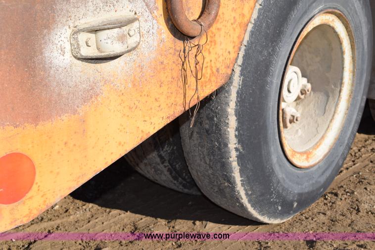 image for item I2368 1982 Phelan WT-25K low boy trailer