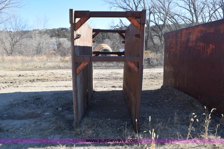 image for item I2373 Trench box