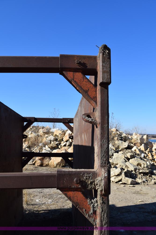 image for item I2373 Trench box