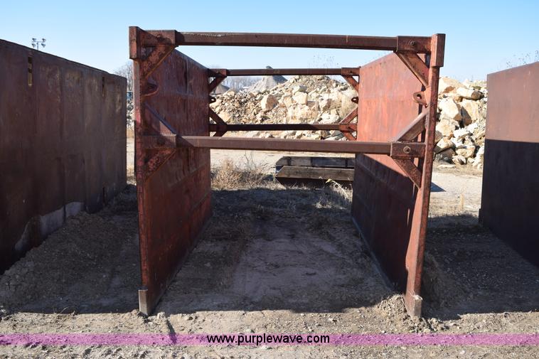 image for item I2374 Trench box