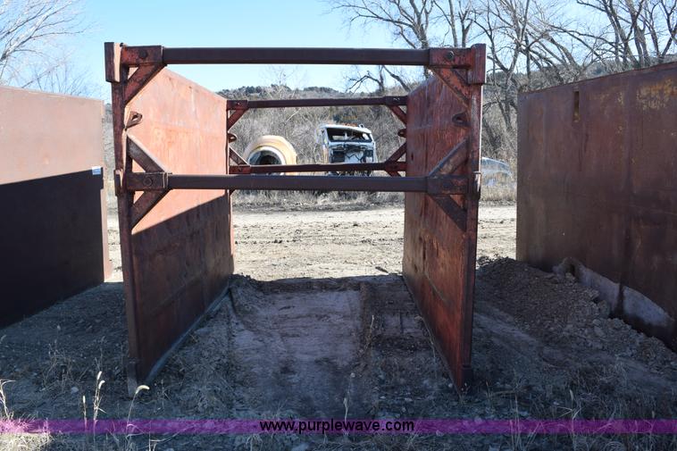 image for item I2374 Trench box