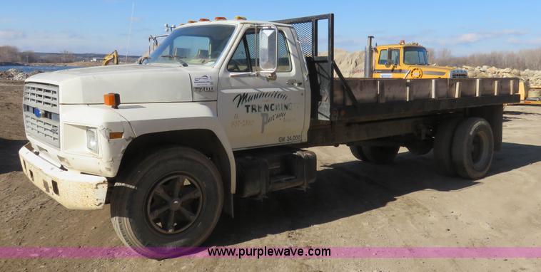 image for item I2380 1987 Ford F700 dump truck