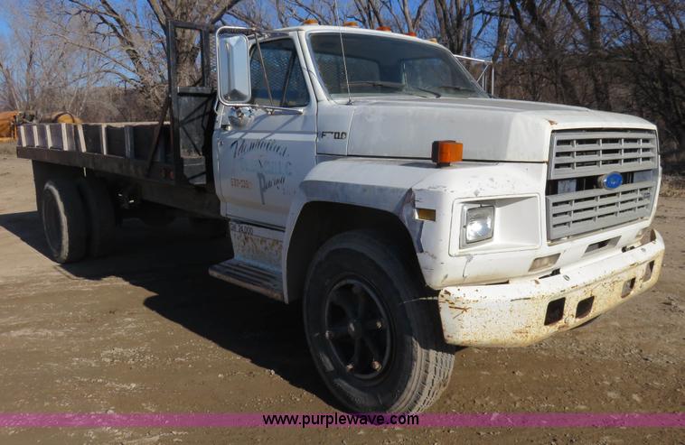 image for item I2380 1987 Ford F700 dump truck