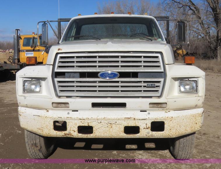 image for item I2380 1987 Ford F700 dump truck