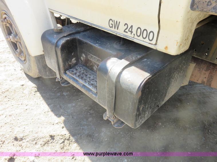 image for item I2380 1987 Ford F700 dump truck