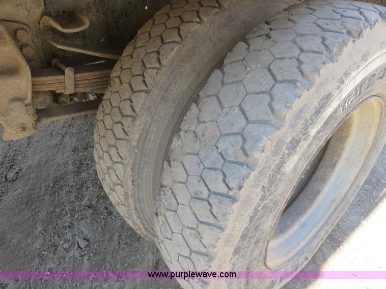 image for item I2380 1987 Ford F700 dump truck