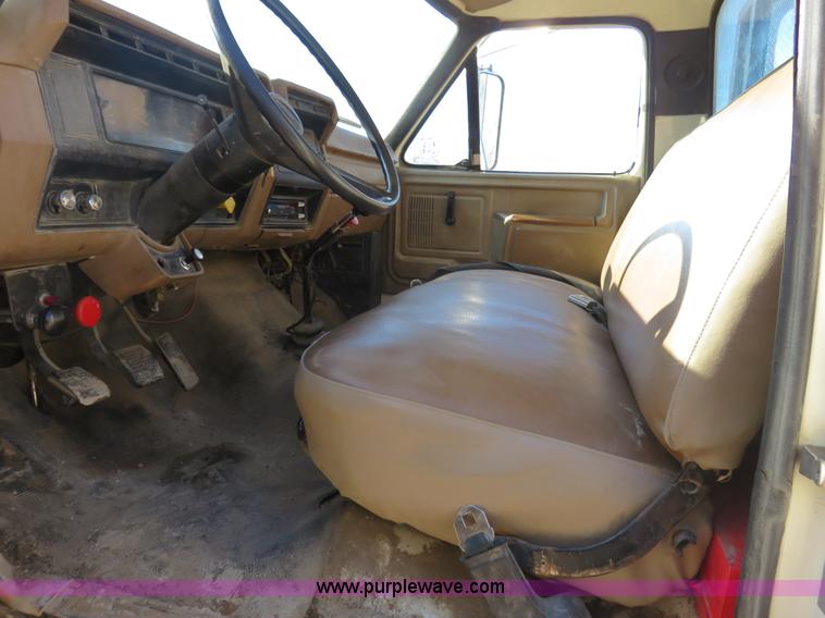 image for item I2380 1987 Ford F700 dump truck