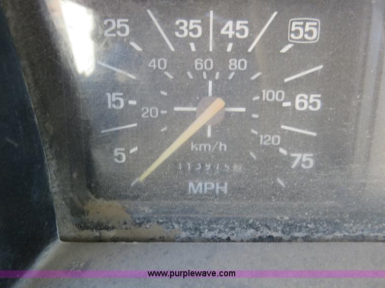 image for item I2380 1987 Ford F700 dump truck