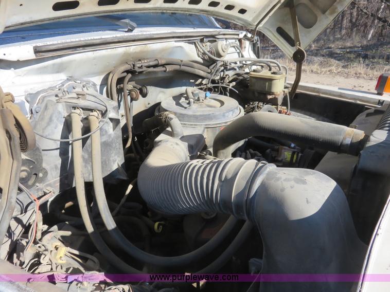 image for item I2380 1987 Ford F700 dump truck