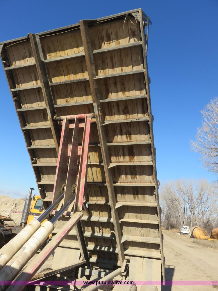 image for item I2380 1987 Ford F700 dump truck