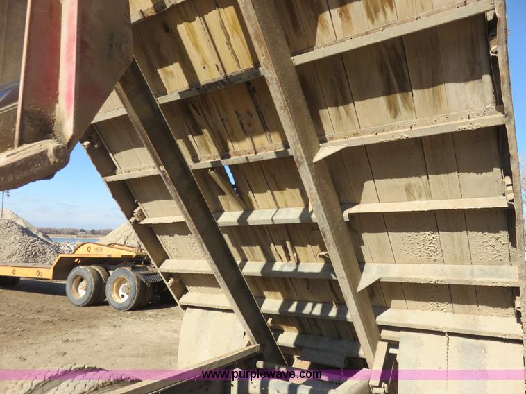 image for item I2380 1987 Ford F700 dump truck