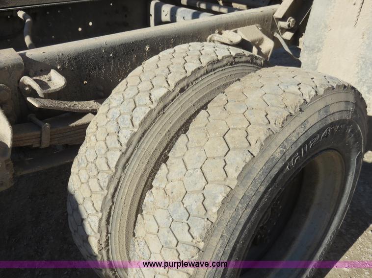 image for item I2380 1987 Ford F700 dump truck