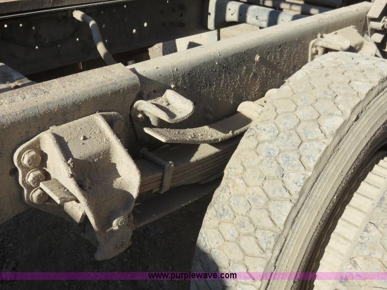 image for item I2380 1987 Ford F700 dump truck