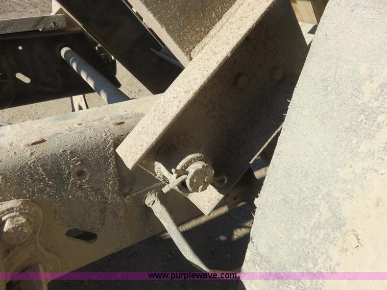 image for item I2380 1987 Ford F700 dump truck