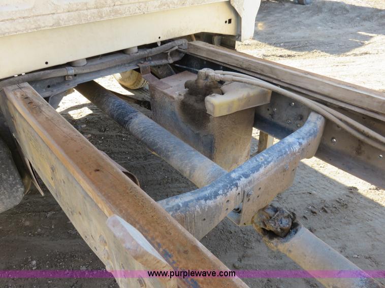 image for item I2380 1987 Ford F700 dump truck