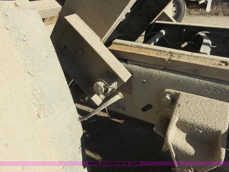 image for item I2380 1987 Ford F700 dump truck