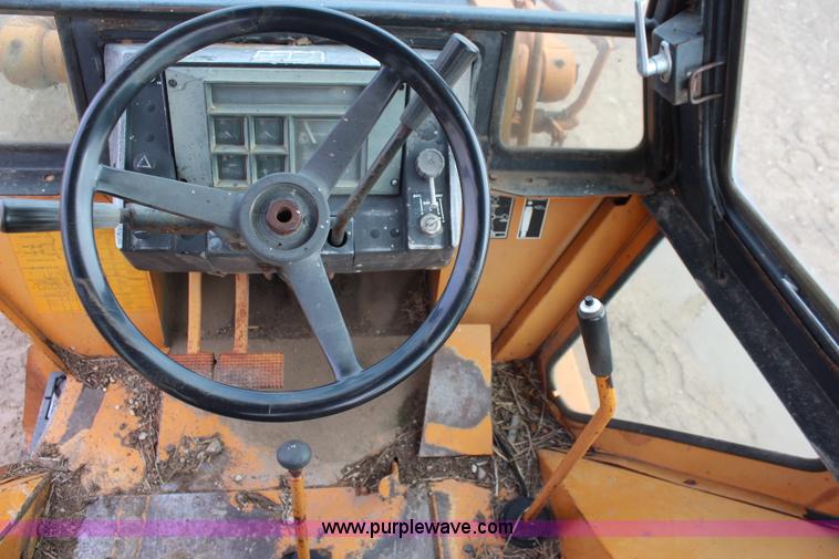 image for item I2439 1981 Case 580D backhoe