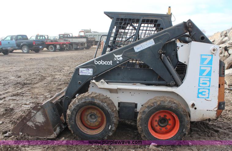 image for item I2440 1993 Bobcat 7753 skid steer