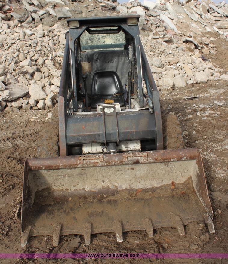 image for item I2440 1993 Bobcat 7753 skid steer