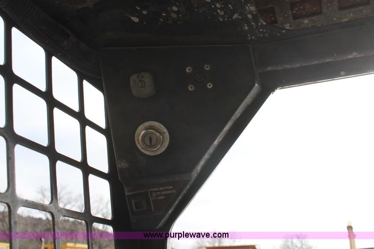 image for item I2440 1993 Bobcat 7753 skid steer