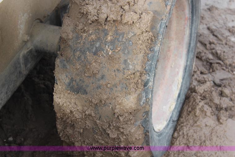 image for item I2441 1999 Bobcat 763G skid steer