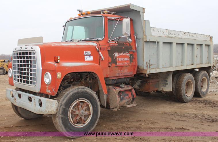 image for item I2443 1979 Ford 8000 dump truck