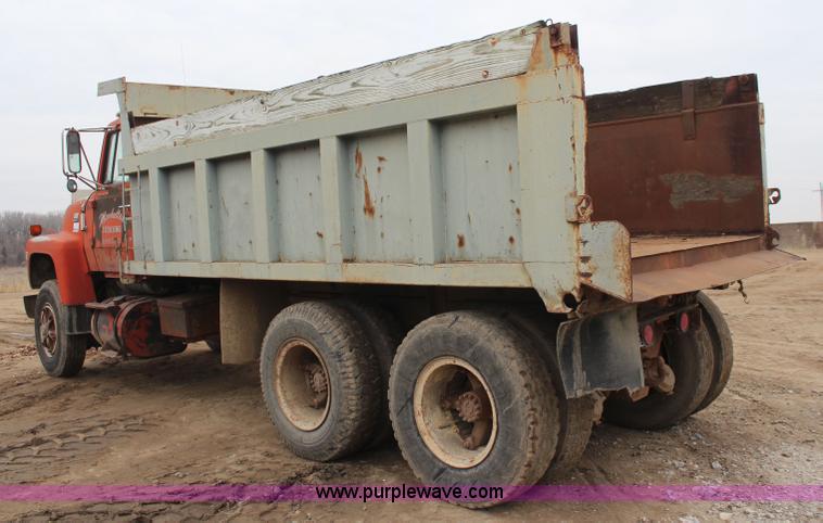 image for item I2443 1979 Ford 8000 dump truck