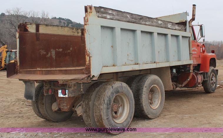 image for item I2443 1979 Ford 8000 dump truck