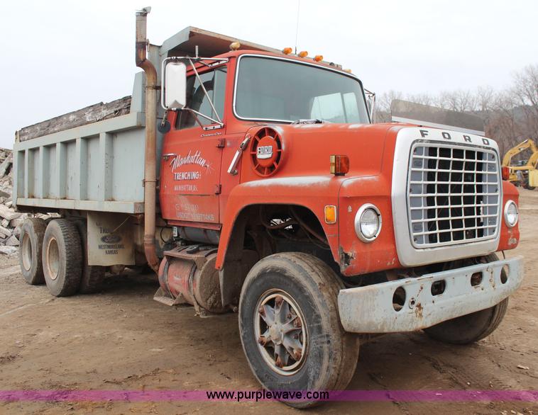 image for item I2443 1979 Ford 8000 dump truck